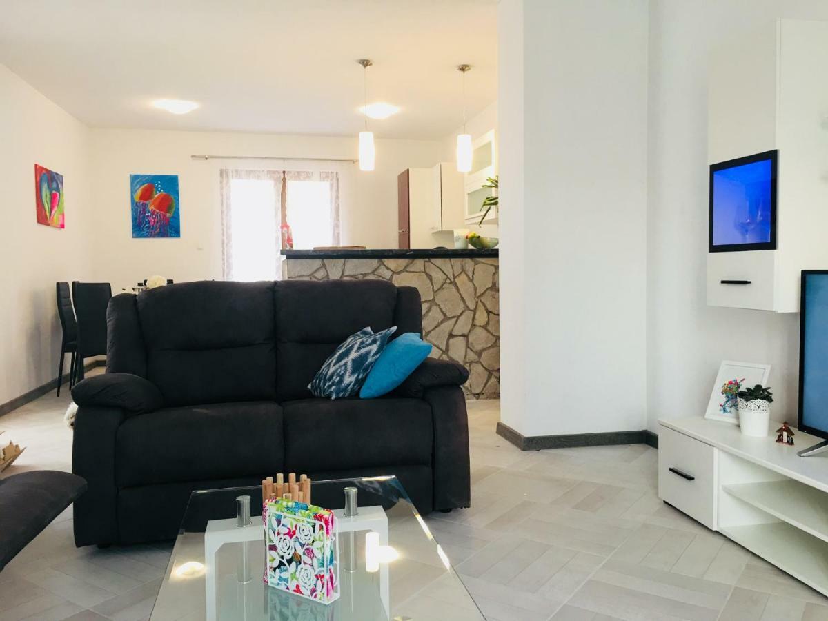 Apartments Mario Малинска Екстериор снимка