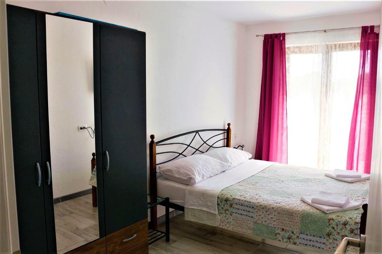 Apartments Mario Малинска Екстериор снимка