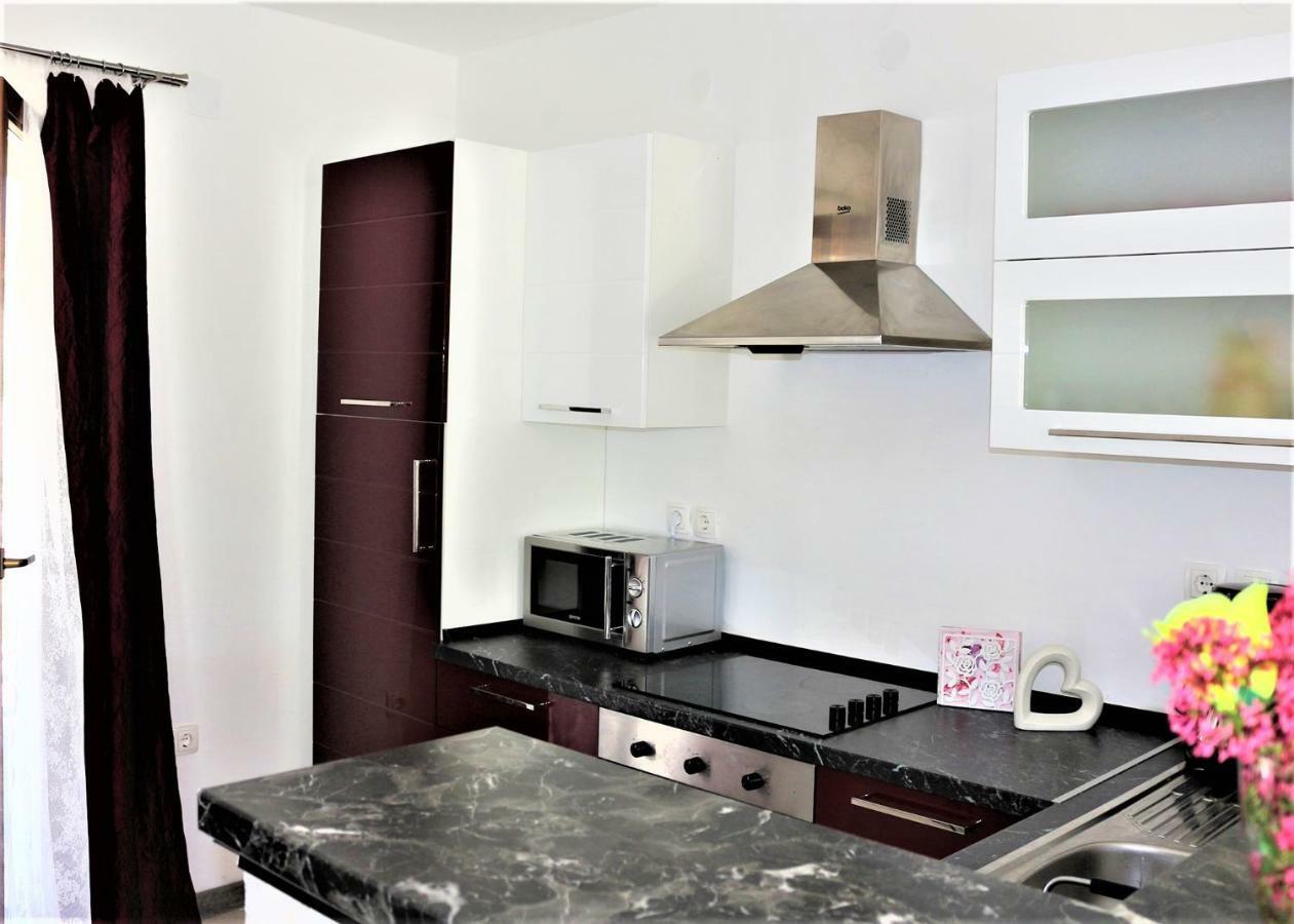 Apartments Mario Малинска Екстериор снимка