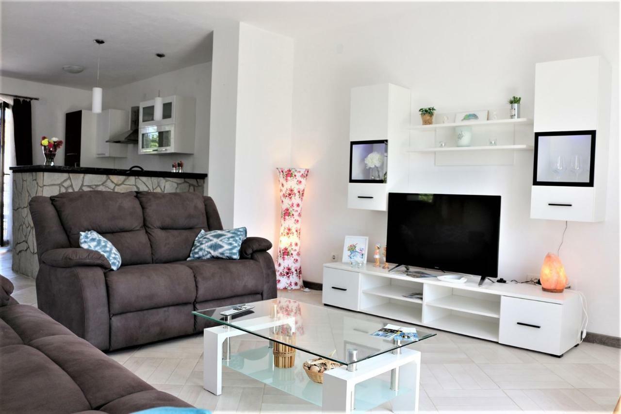 Apartments Mario Малинска Екстериор снимка