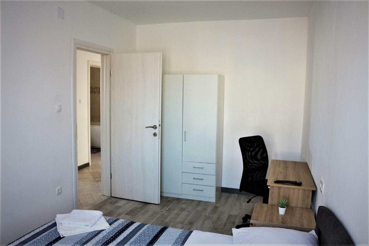 Apartments Mario Малинска Екстериор снимка